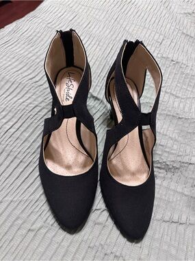 Life Stride Black Pointed Toe Cutout Strap Heels